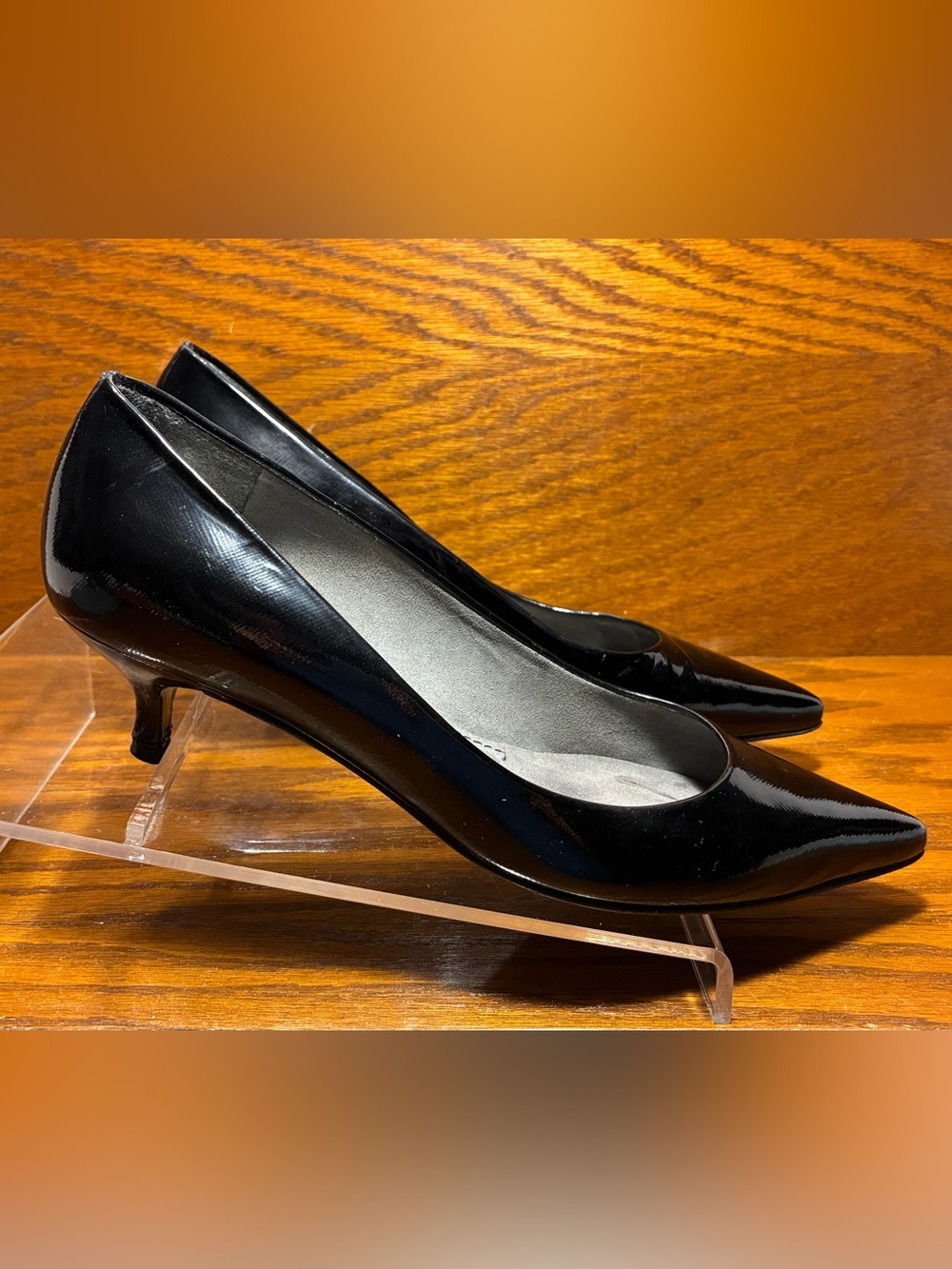 Stuart Weitzman Black Patent Leather Pointed Toe Kitten Heel Pumps Size 7.5